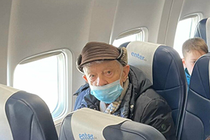 ICEJ_aliyah-ukraine-rescued-holocaust-survivor-on-flight-to-israel