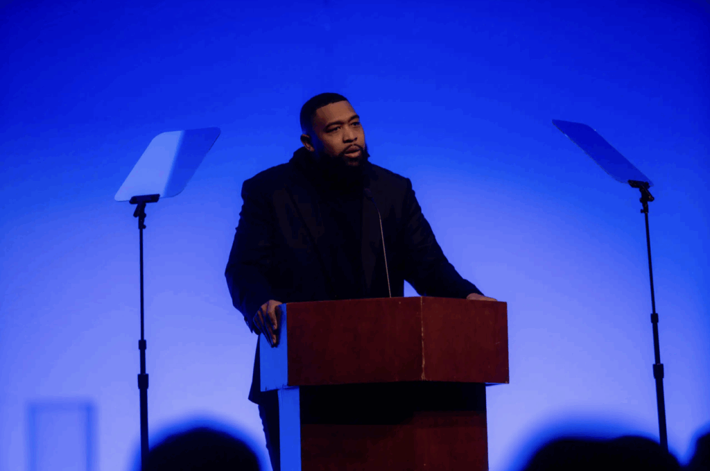 Officer Tatum speaking at the antisemitism event 