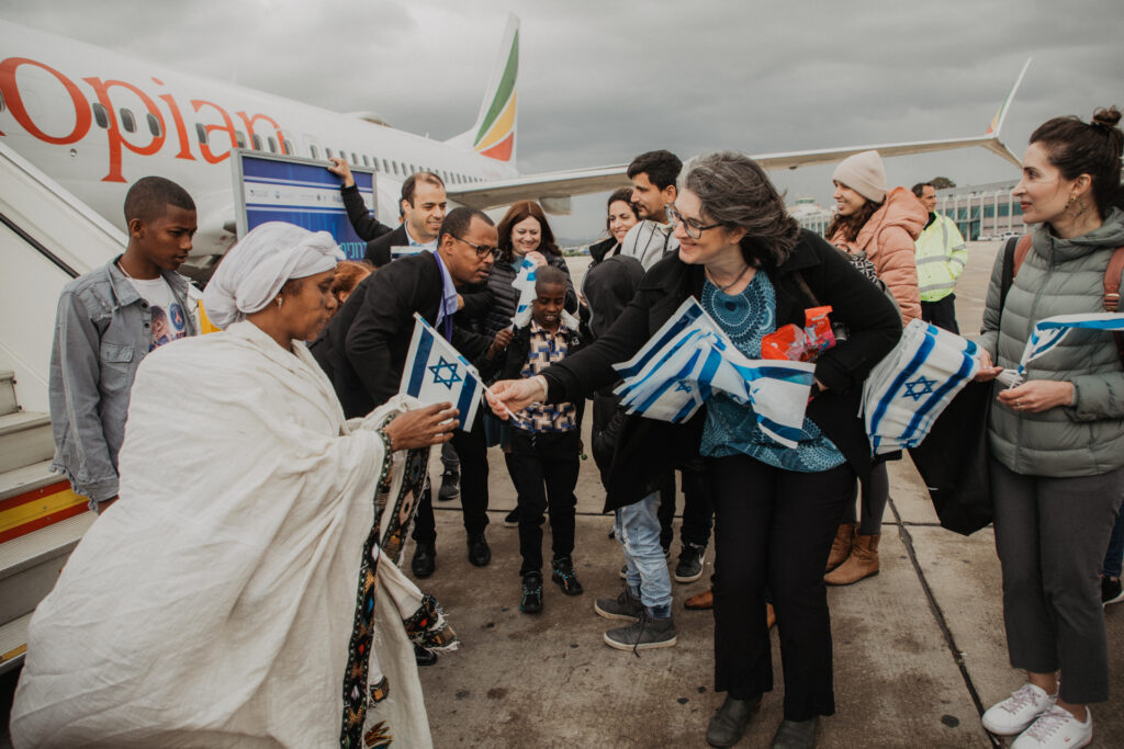 Picture of Jewish women from India in an article about God's end-time plan