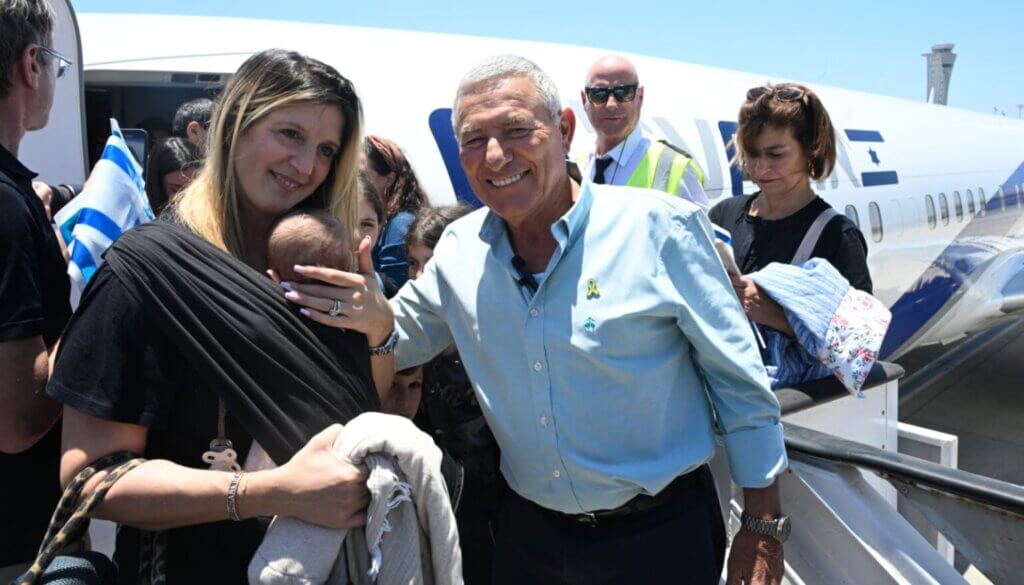 Arriving in Israel are French immigrants