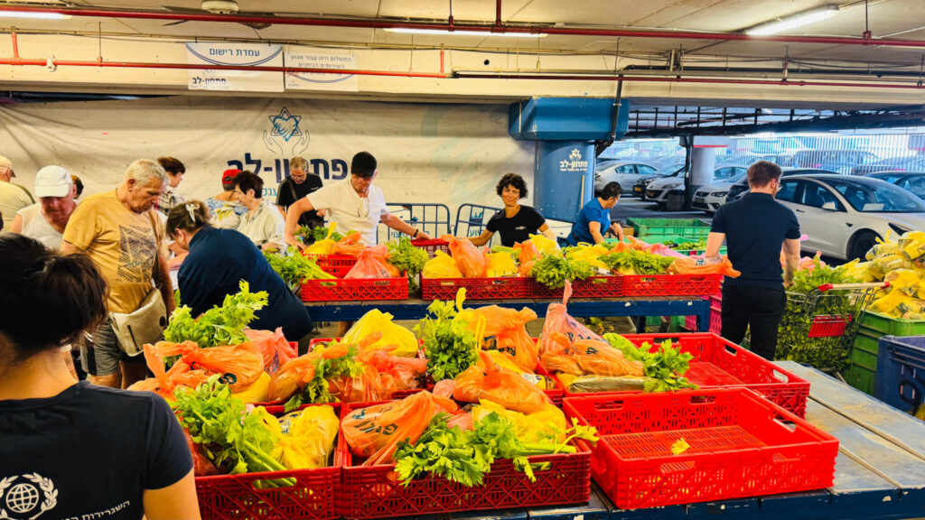 ICEJ staff serve in distributing food to Israelis