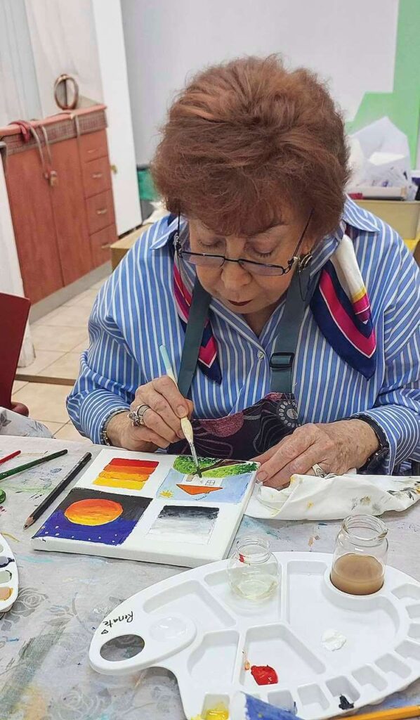 Haifa Home members use their creativity to paint together